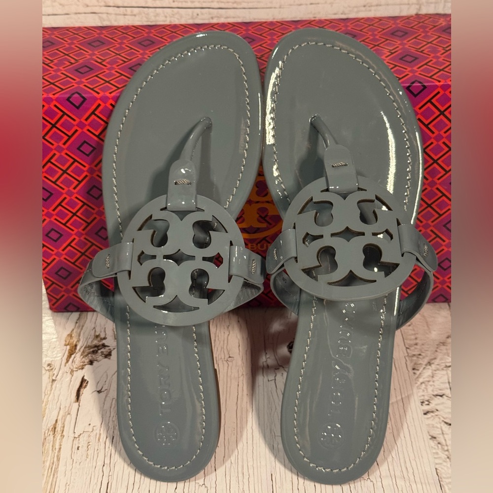 *NEW TORY BURCH MILLER - BLUE CALLA (w/box & dust bag)